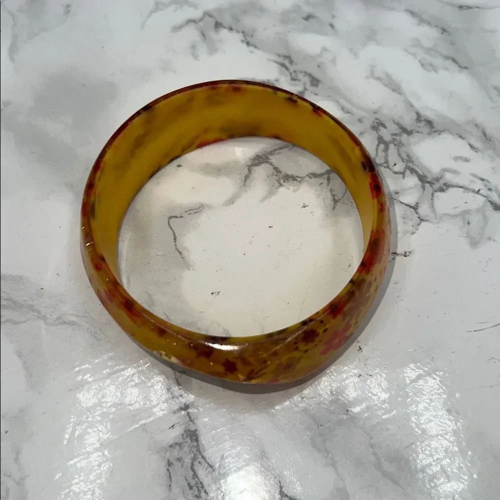 VINTAGE Floral Lucite Bangle Bracelet